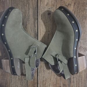 Chaco Cataluna Olive Green Suede Ankle Strap Clogs